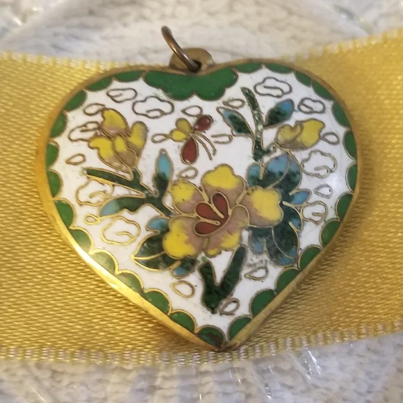 Cloisonne Enamel Puffy Heart Pendant White Background&Delicate Floral Motif - Picture 3 of 3